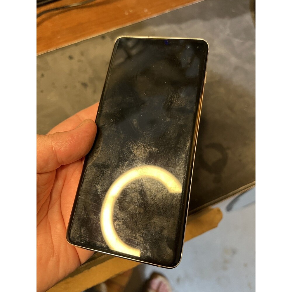 Samsung galaxy s10 with black screen imperfection